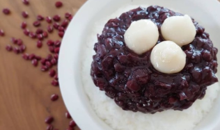 뚜쥬루 팥이 덮인 팥빙수